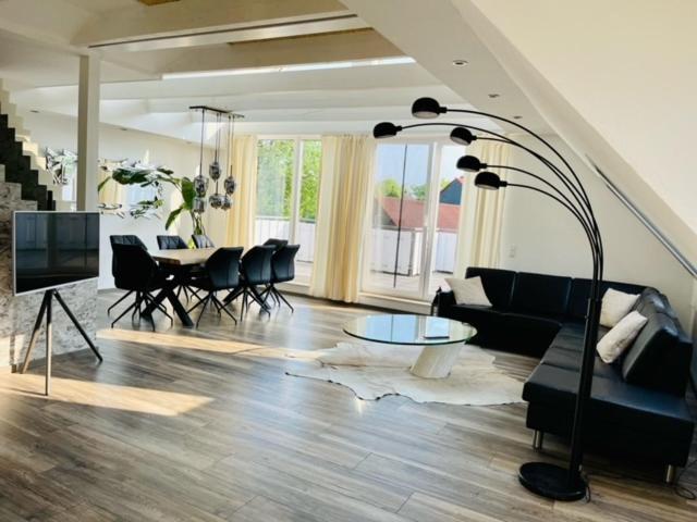 Apartment 160Qm 5 Schlafzimmer 1 Wohnzimmer Terrasse Und Balkon Wilhelmshaven Buitenkant foto